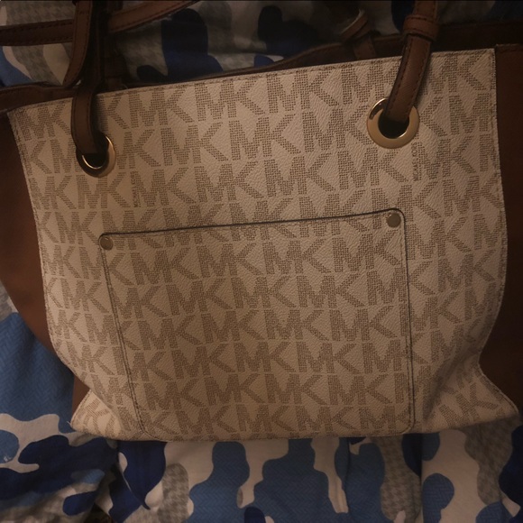 Woman’s medium sized Michael kors purse - Picture 2 of 3